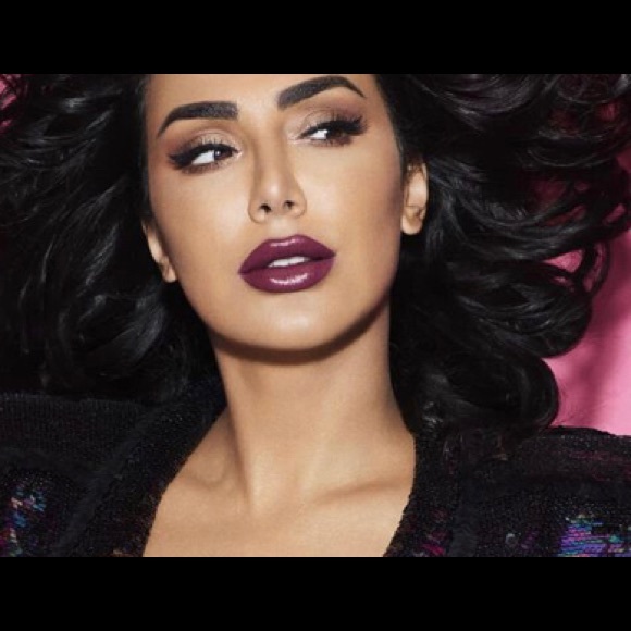 COPY - BACK IN STOCK HUDA BEAUTY Lip Duo - Picture 6 of 9